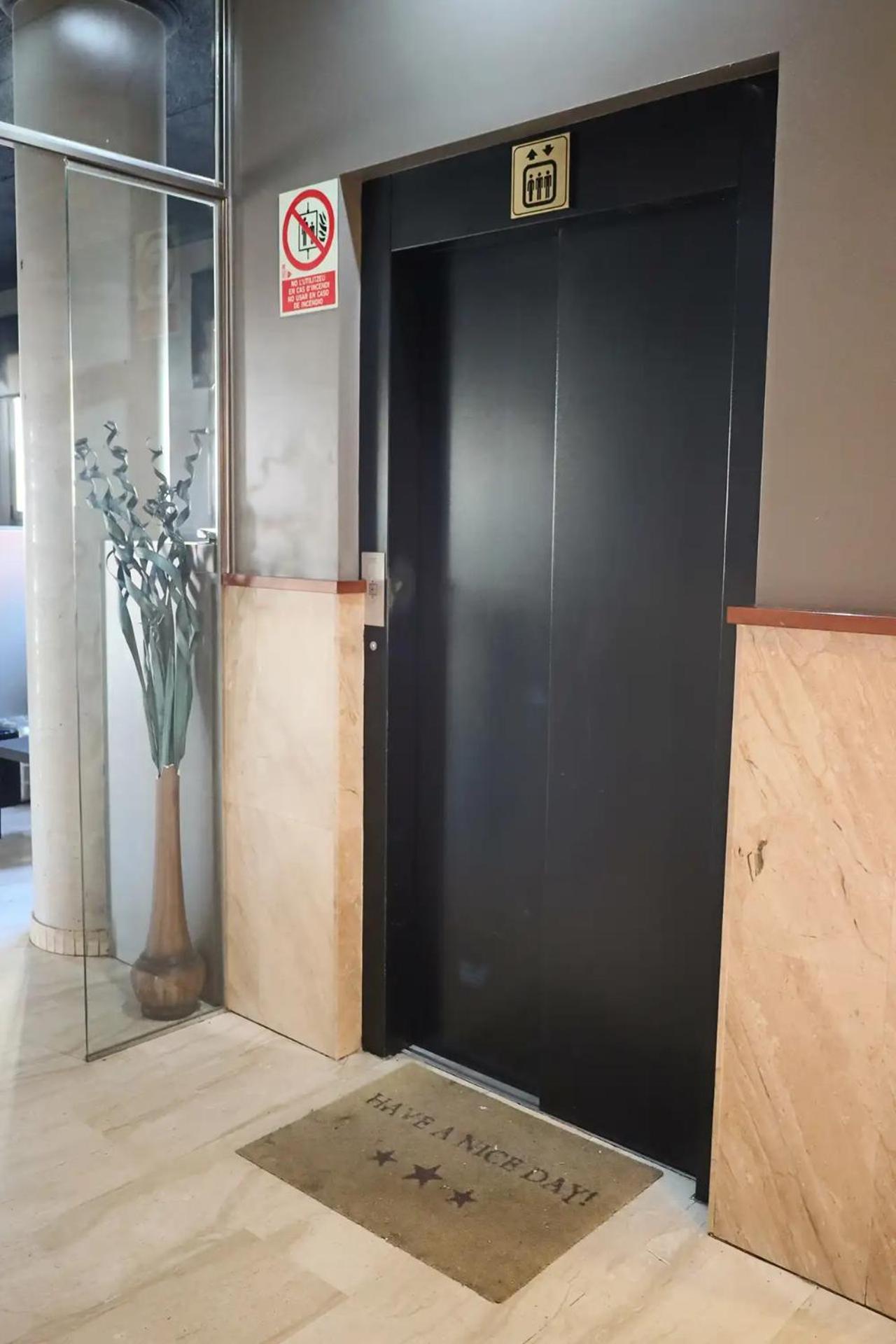 Hotel Sant Celoni Luaran gambar